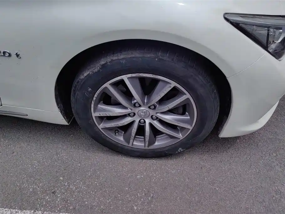 Infiniti Q50L 2015