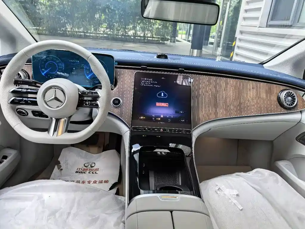 Mercedes-Benz EQE 2025 — фото 10