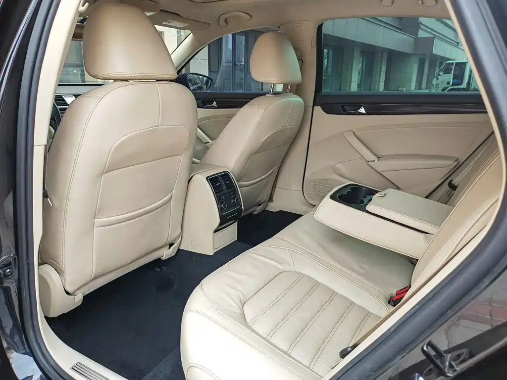 Volkswagen Passat 2015 — фото 10