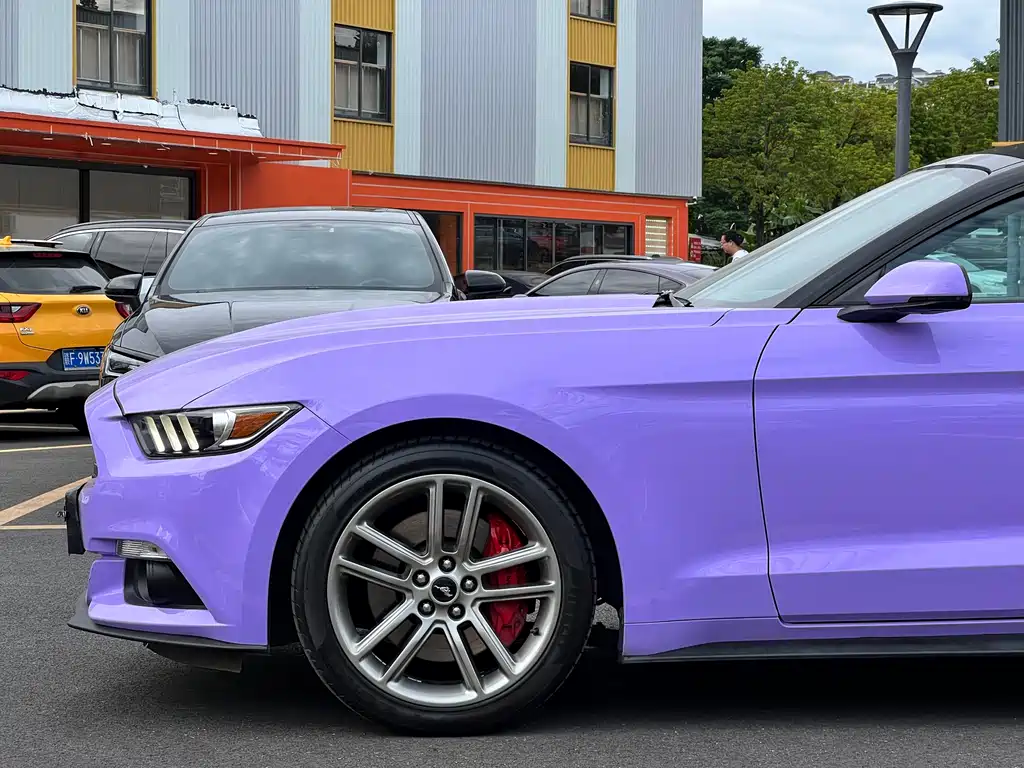 Ford Mustang 2017 — фото 17