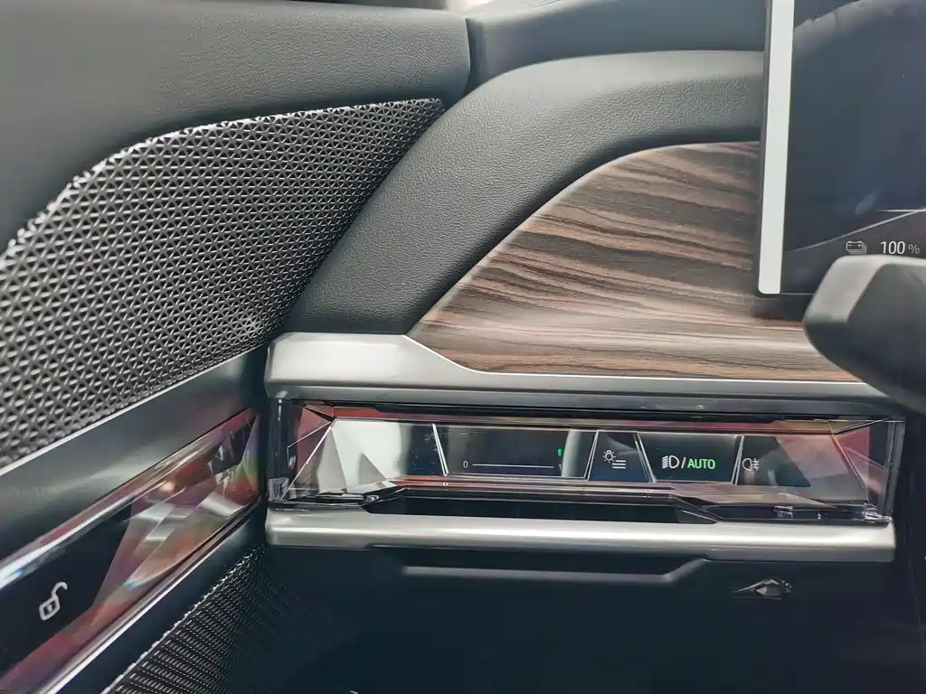 BMW i7 2025 — фото 18