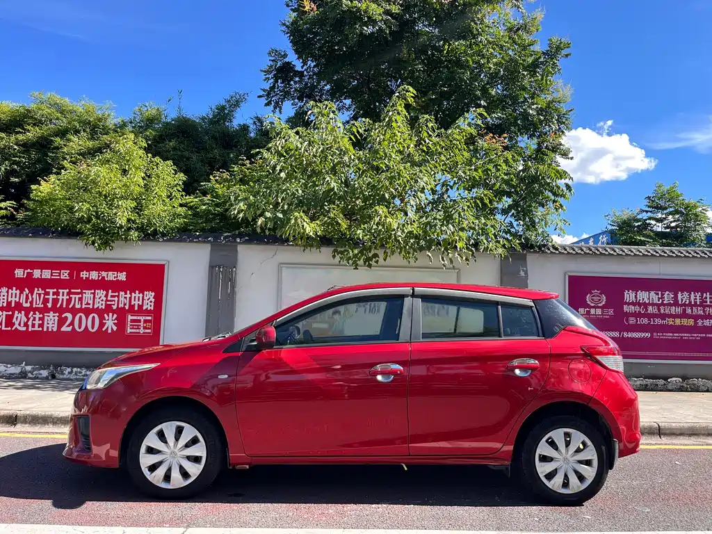 Toyota Yaris L 2014