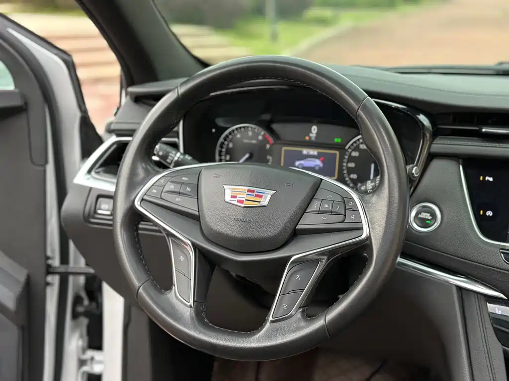 Cadillac XT5 2020 — фото 16
