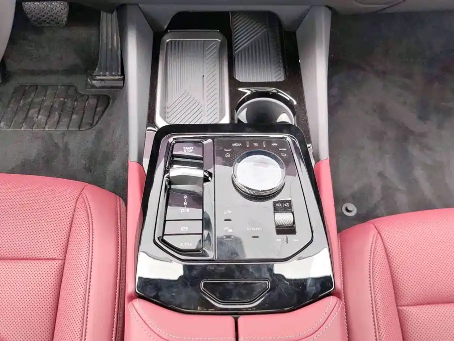 BMW i5 2025 — фото 10