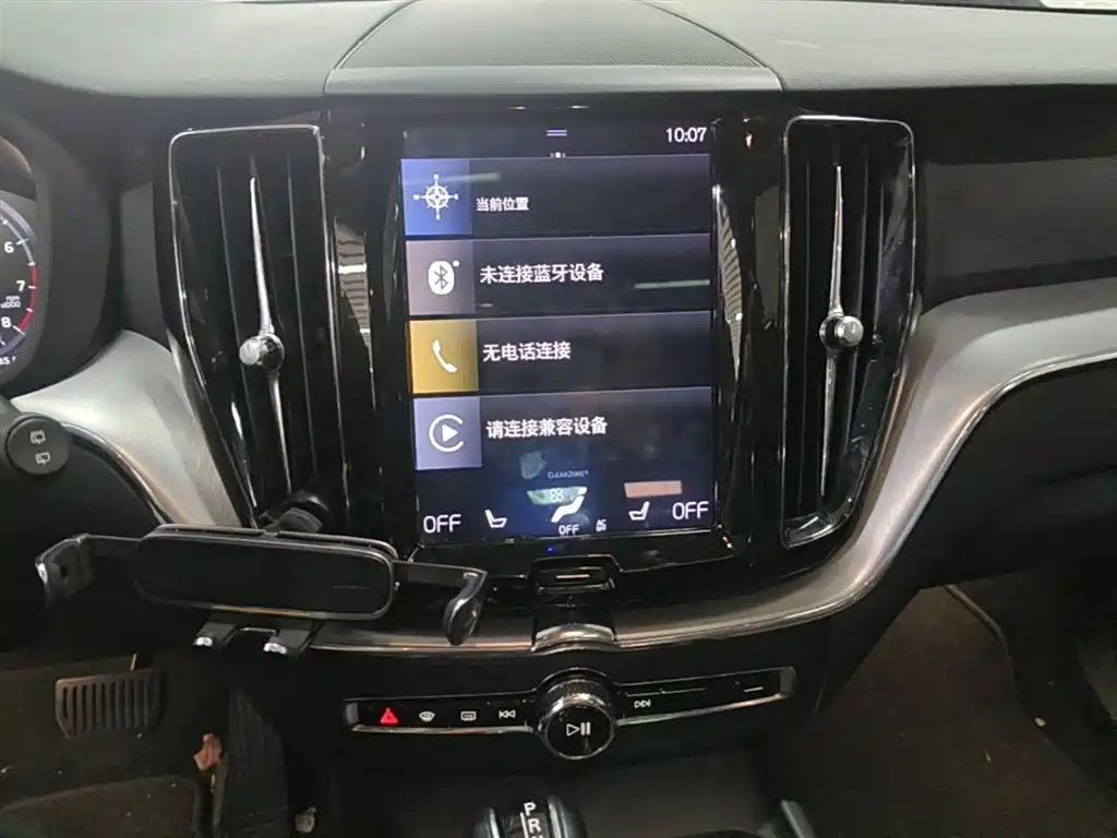 Volvo XC60 2018 — фото 9