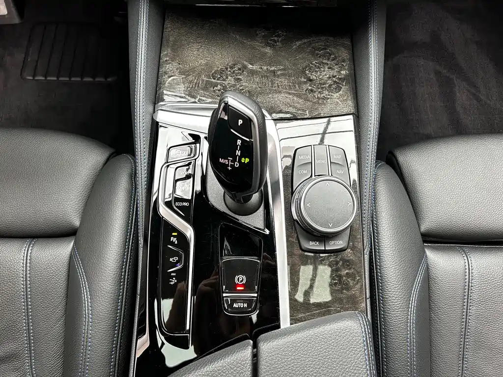 BMW 6 Series GT 2023 — фото 18