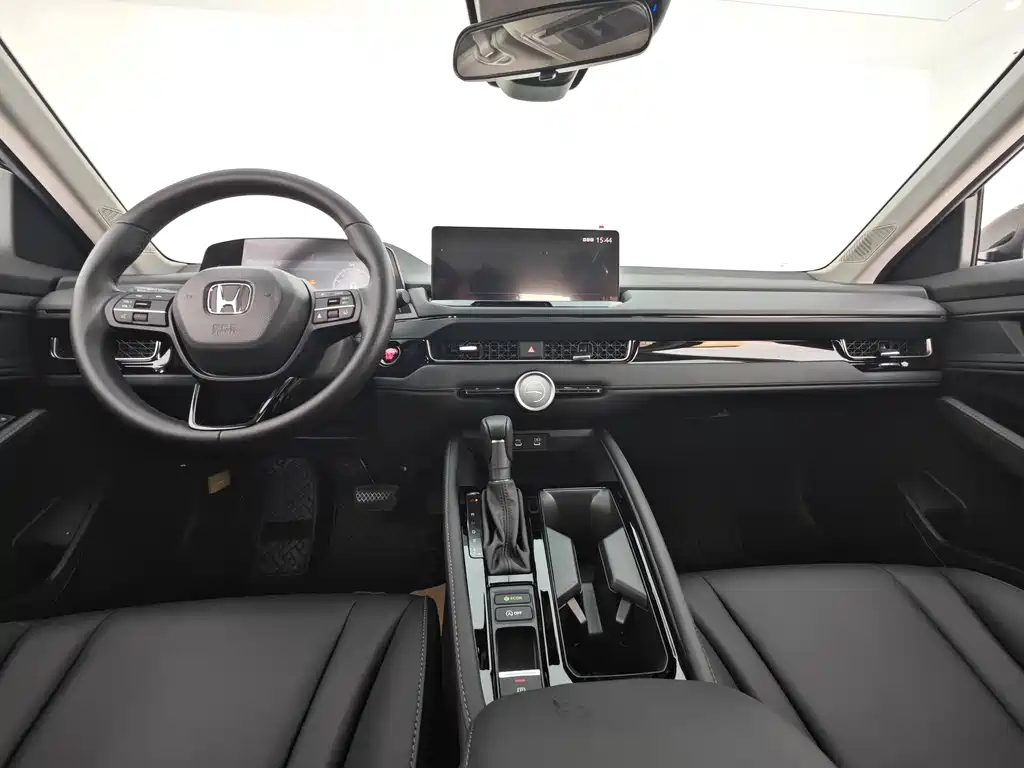 Honda Inspire 2025 — фото 17