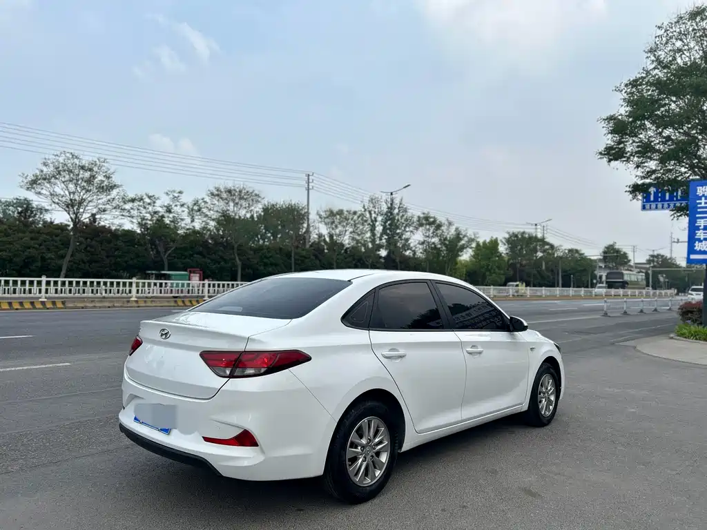 Hyundai Elantra 2019 — фото 5