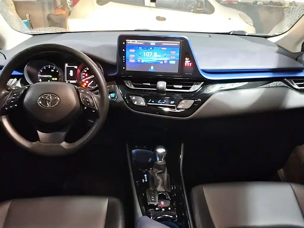 Toyota C-HR 2020 — фото 10