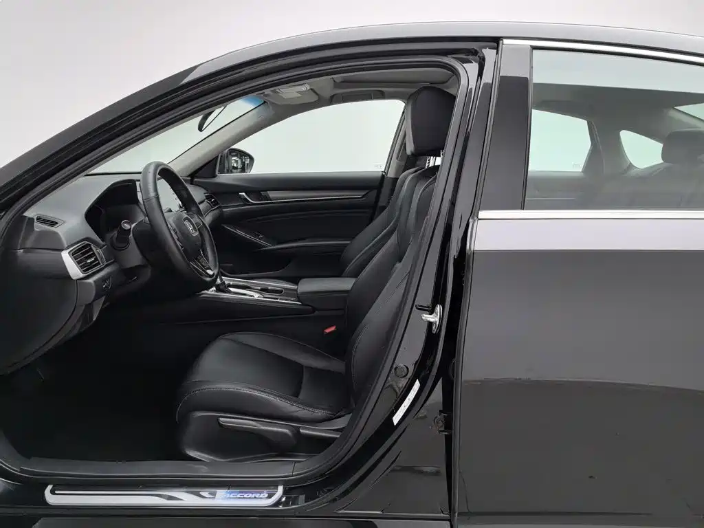 Honda Accord 2018 — фото 10