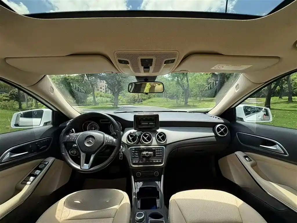 Mercedes-Benz GLA 2015