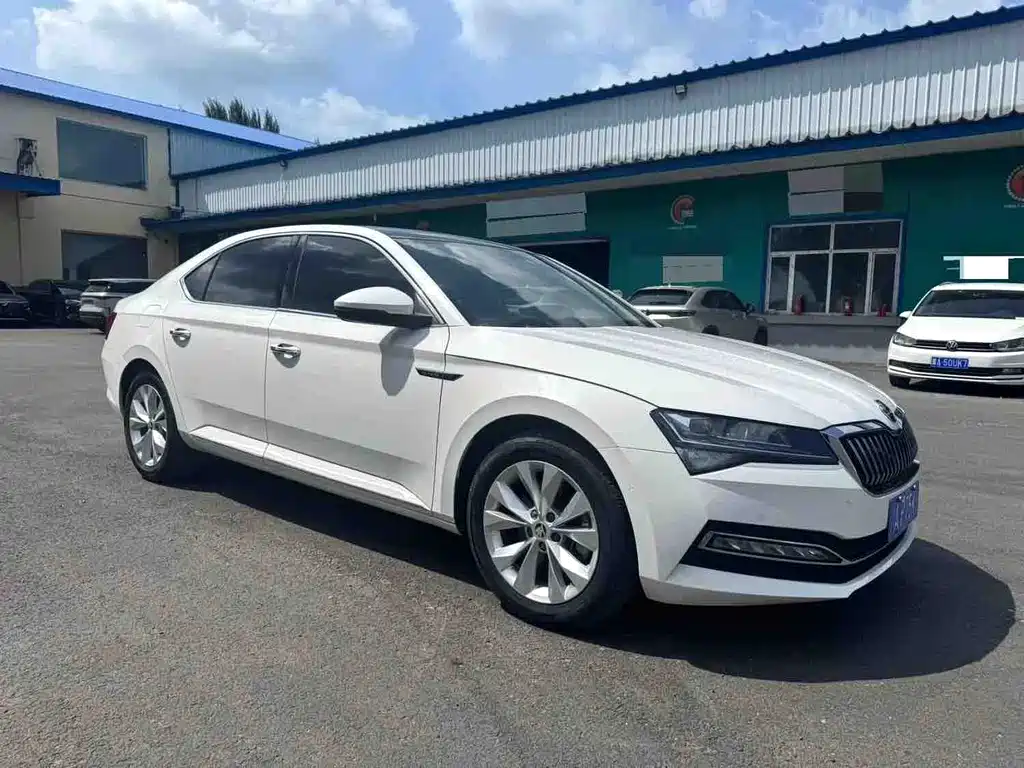 Skoda Superb 2021 — фото 3