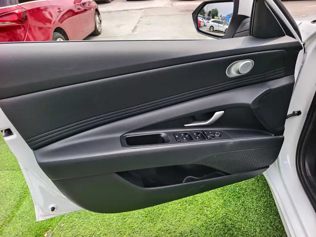 Hyundai Elantra 2025