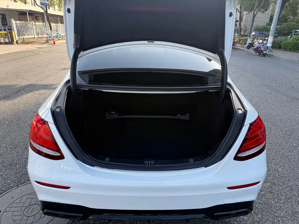 Mercedes-Benz E-Class 2018 — фото 17