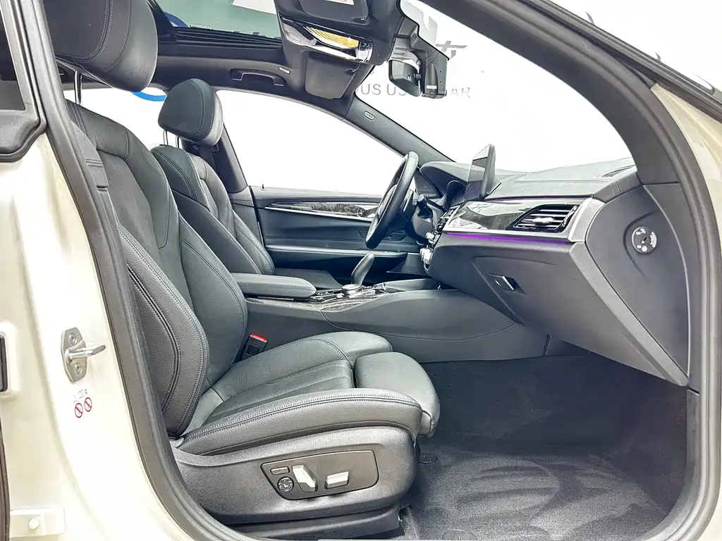 BMW 6 Series GT 2023 — фото 21