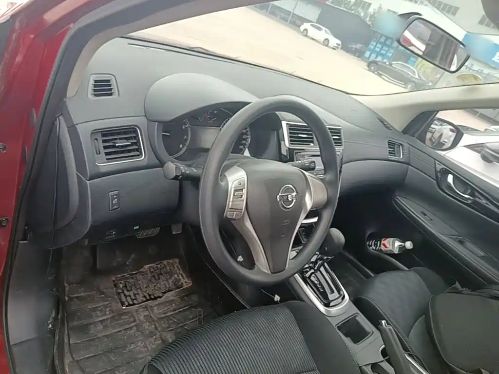 Nissan Tiida 2016 — фото 10
