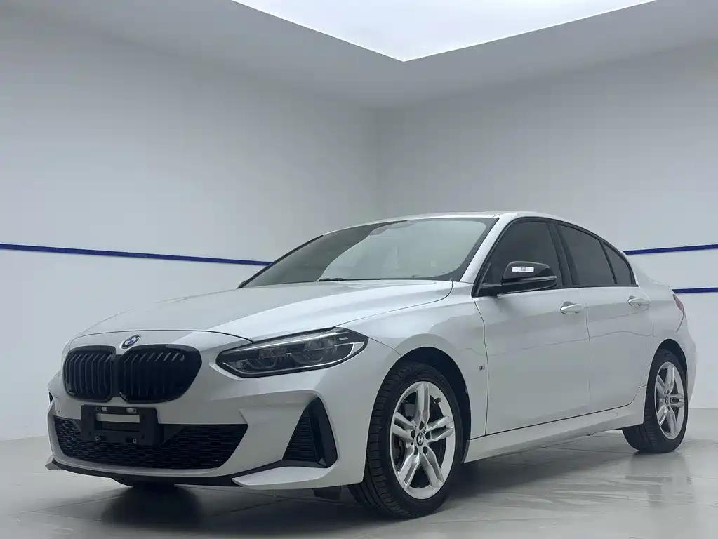 BMW 1 Series 2022 — фото 1
