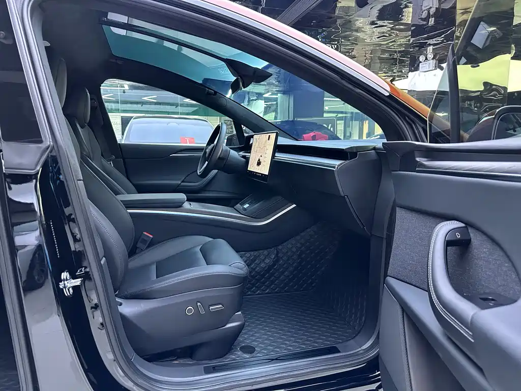 Tesla Model X 2023 — фото 12