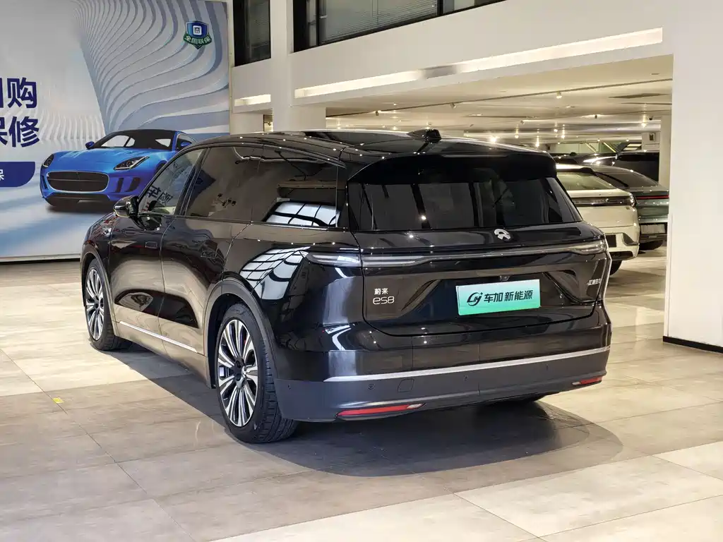 NIO ES8 2023