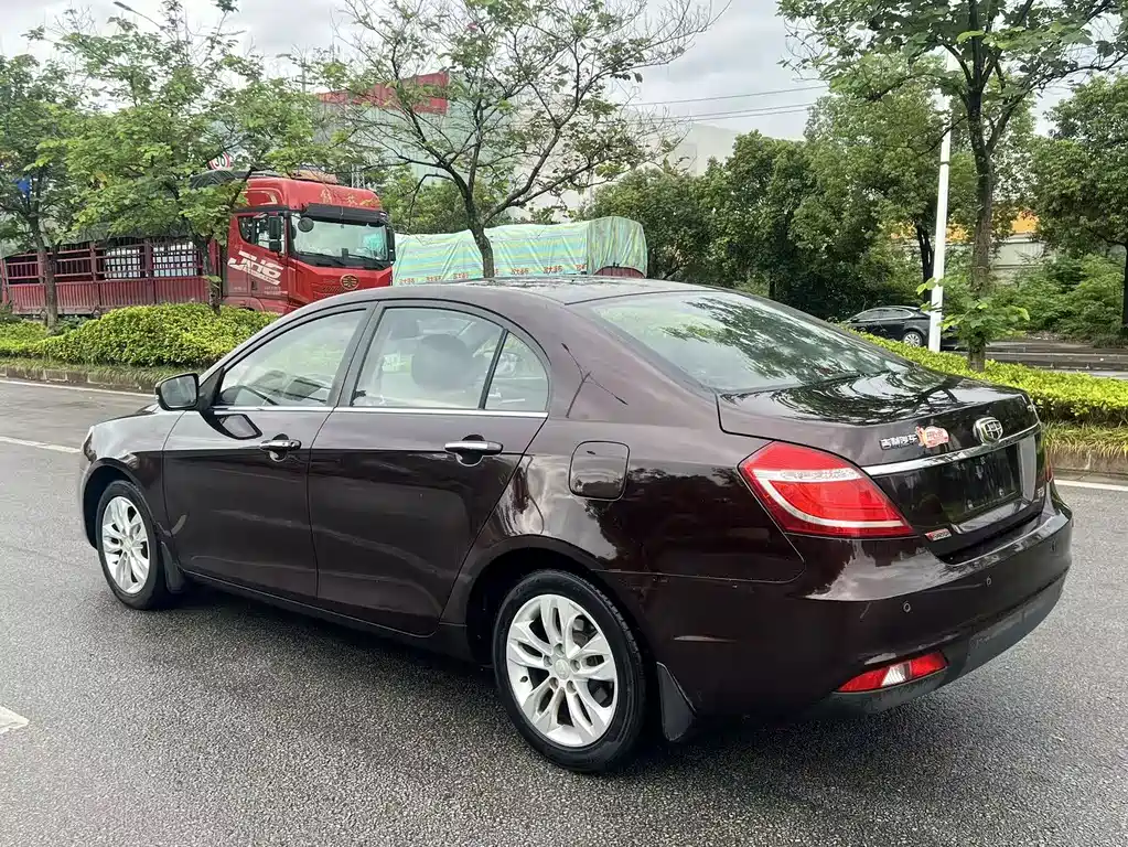 Geely Emgrand 2015 — фото 4