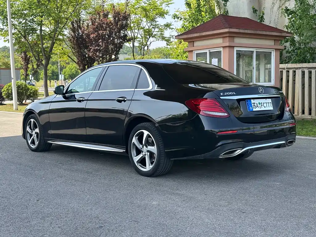 Mercedes-Benz E-Class 2017 — фото 19