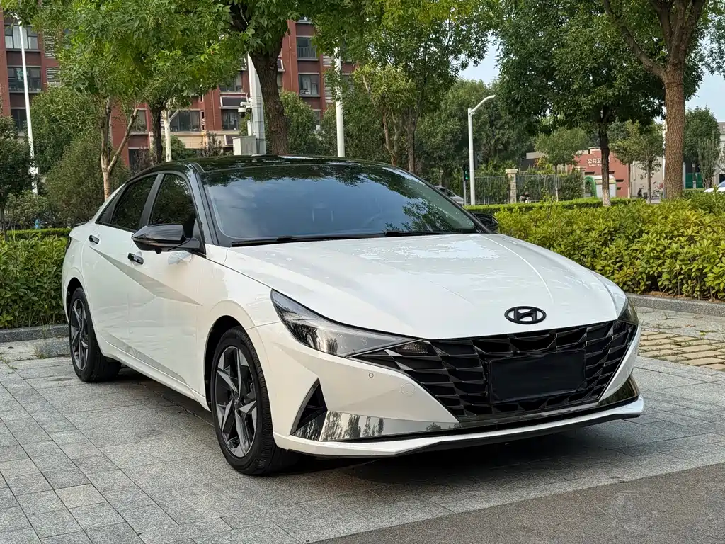 Hyundai Elantra 2022 — фото 3