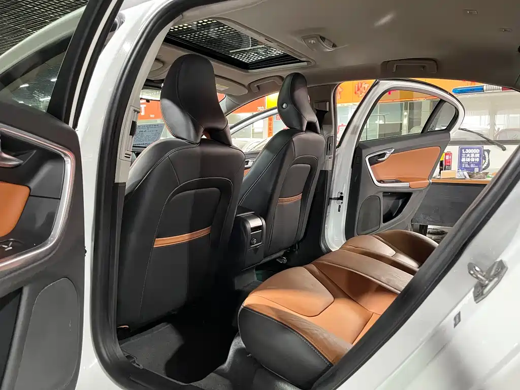 Volvo S60 2017 — фото 10