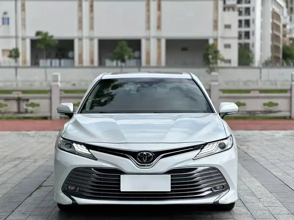 Toyota Camry 2020 — фото 2