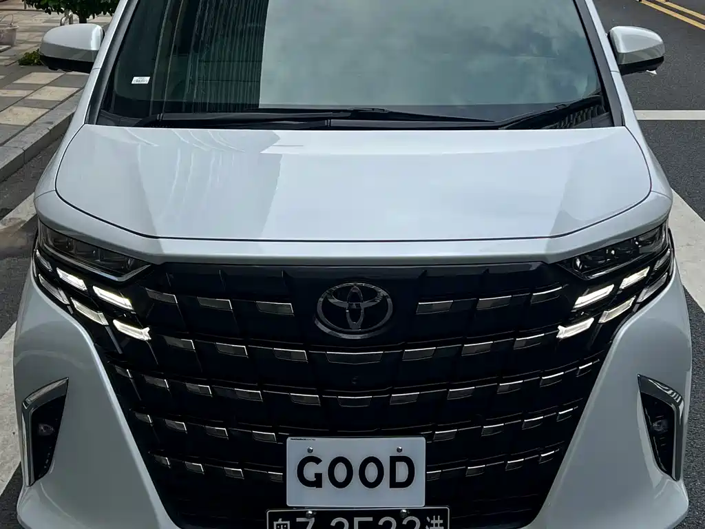 Toyota Alphard 2026 — фото 2