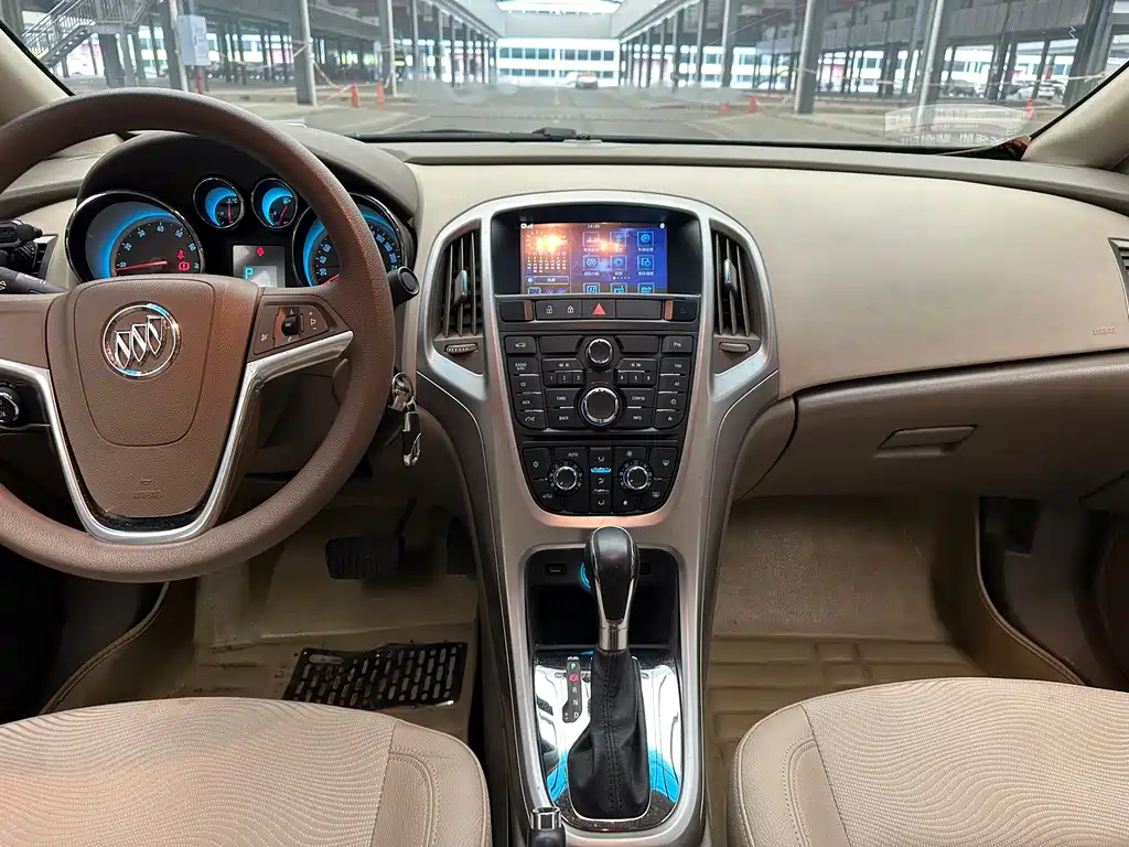 Buick Excelle 2015 — фото 13