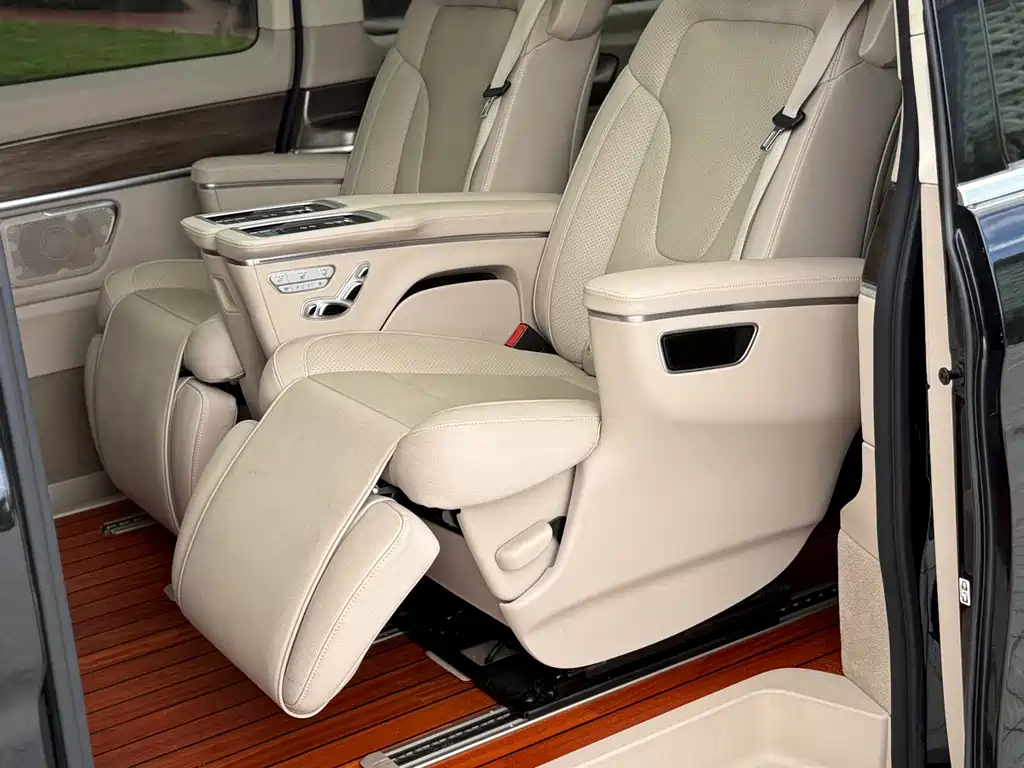 Mercedes-Benz V-Class 2022 — фото 35