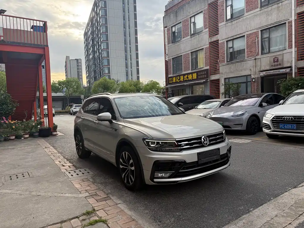 Volkswagen Tiguan L 2019 — фото 3