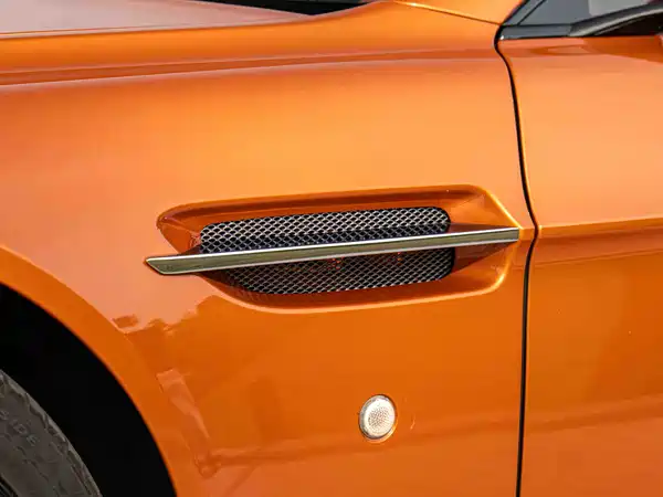 Aston Martin V8 Vantage 2012