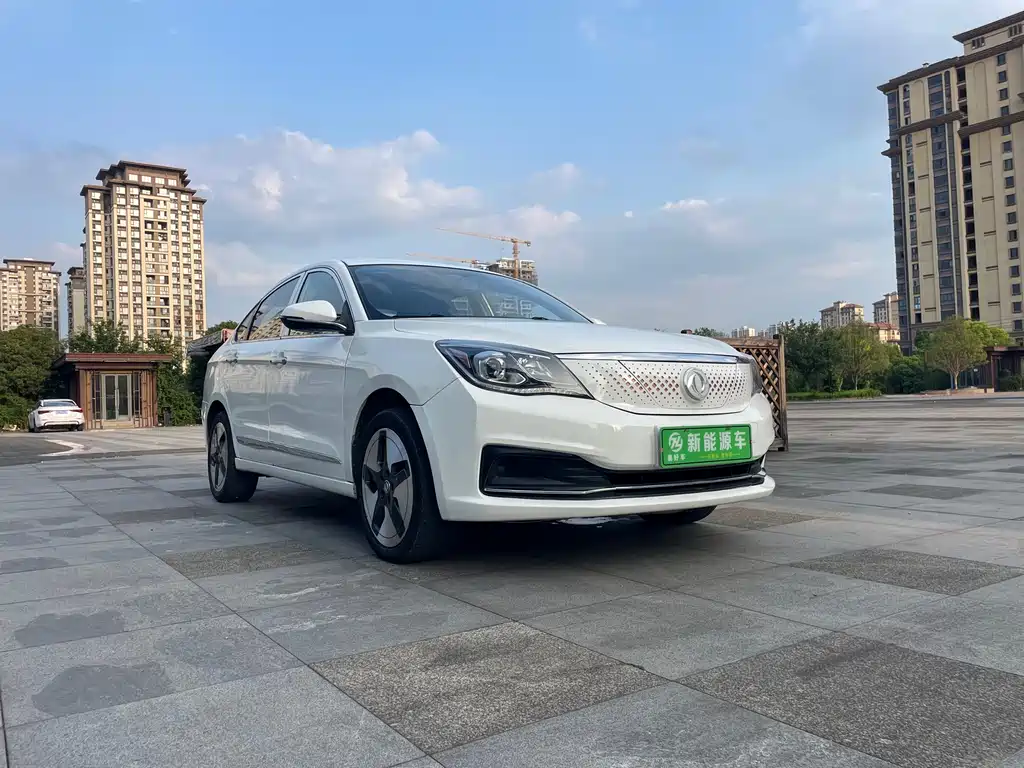 Dongfeng E70 2021