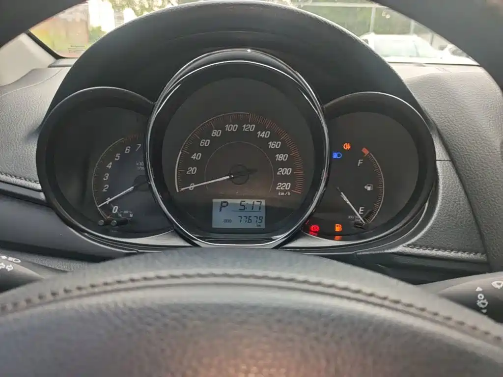 Toyota Yaris L 2020 — фото 12