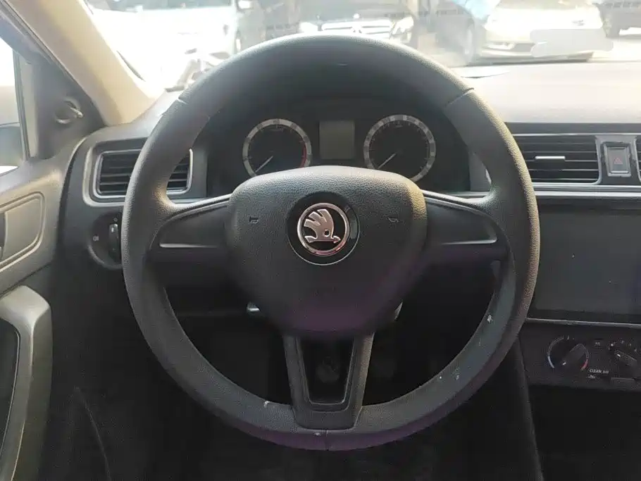 Skoda Rapid 2018 — фото 15