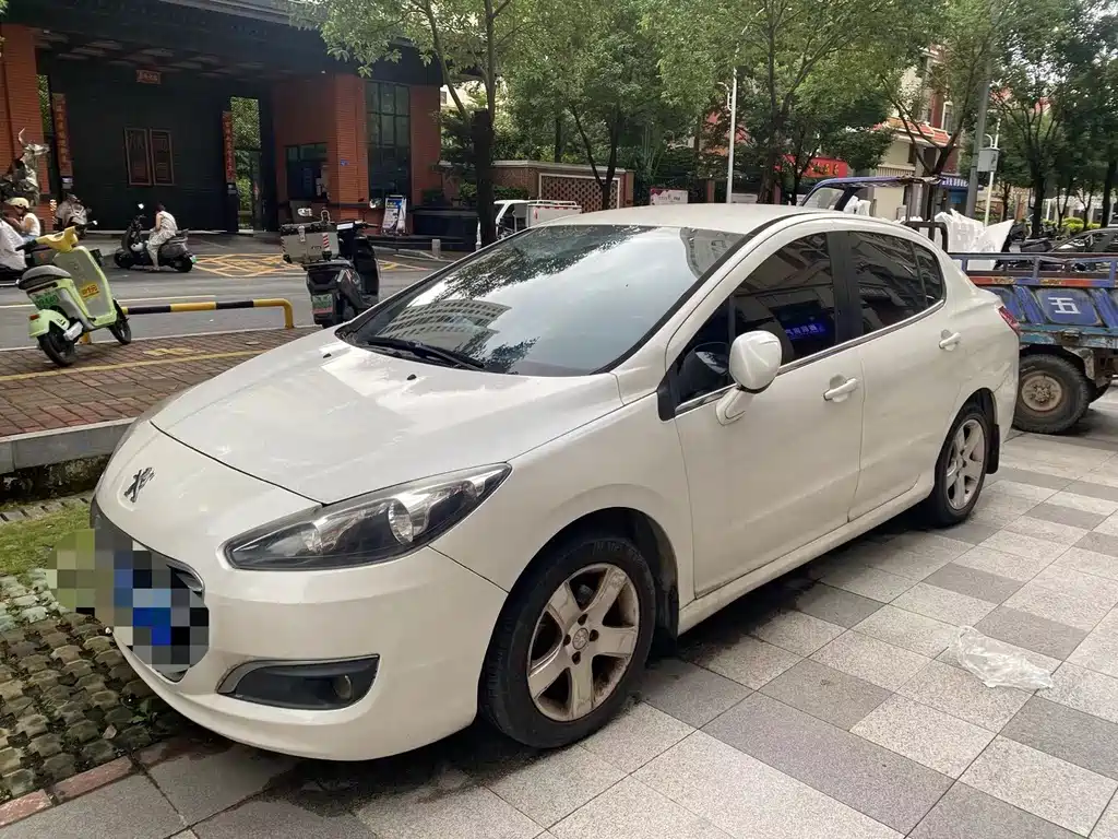 Peugeot 308 2014 — фото 1