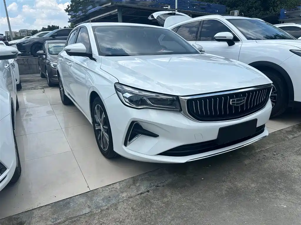 Geely Emgrand 2022