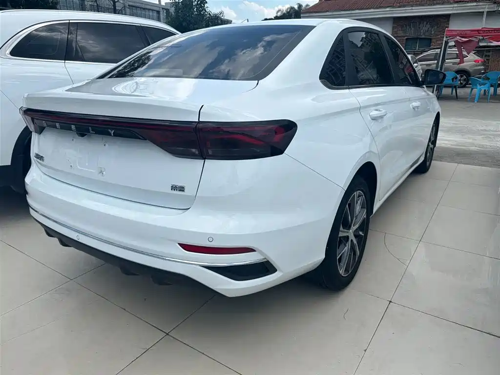 Geely Emgrand 2022 — фото 10