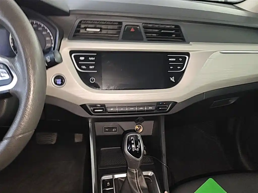 Geely Vision X3 2020 — фото 12