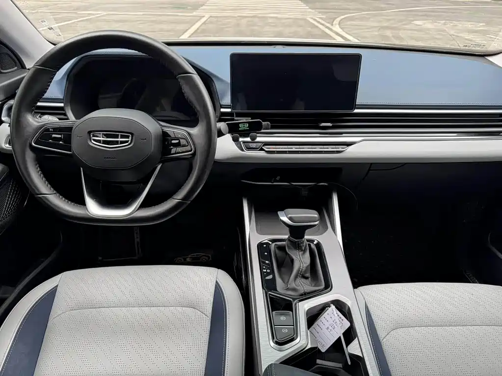 Geely Emgrand 2022