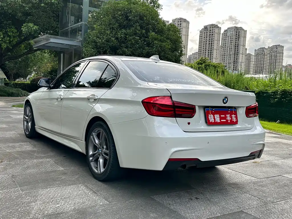 BMW 3 Series 2018 — фото 20