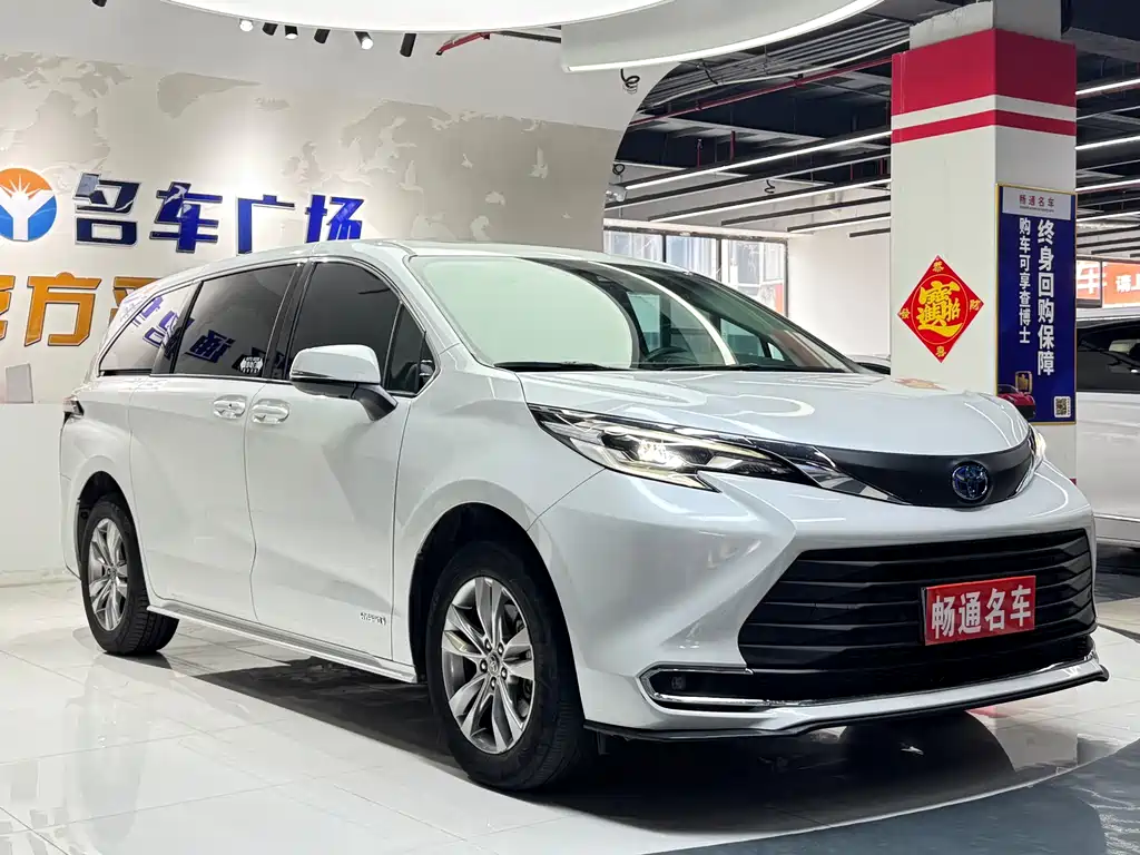 Toyota Sienna 2023 — фото 2