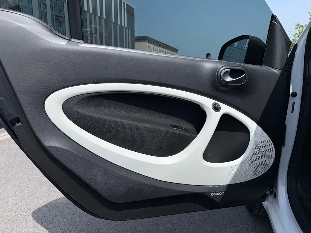 smart Fortwo 2018 — фото 15