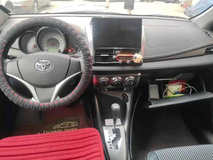 Toyota Yaris L 2015 — фото 12