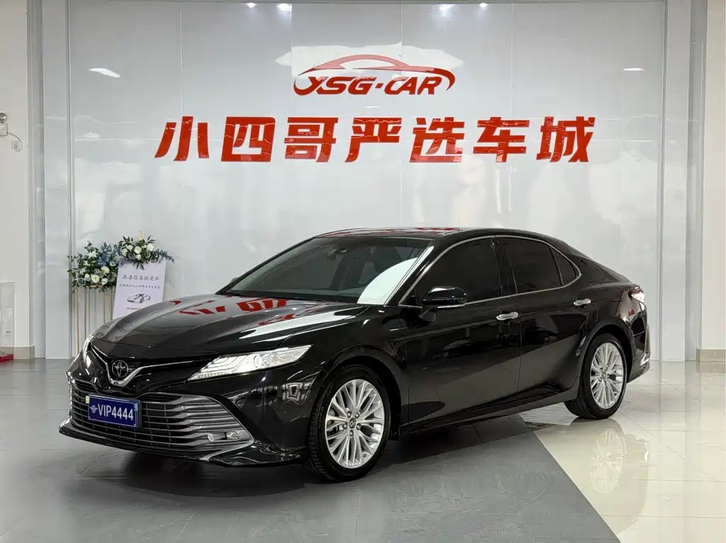 Toyota Camry 2019 — фото 1