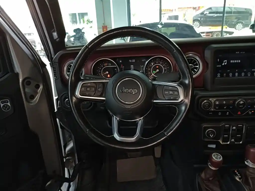 Jeep Wrangler 2020 — фото 11