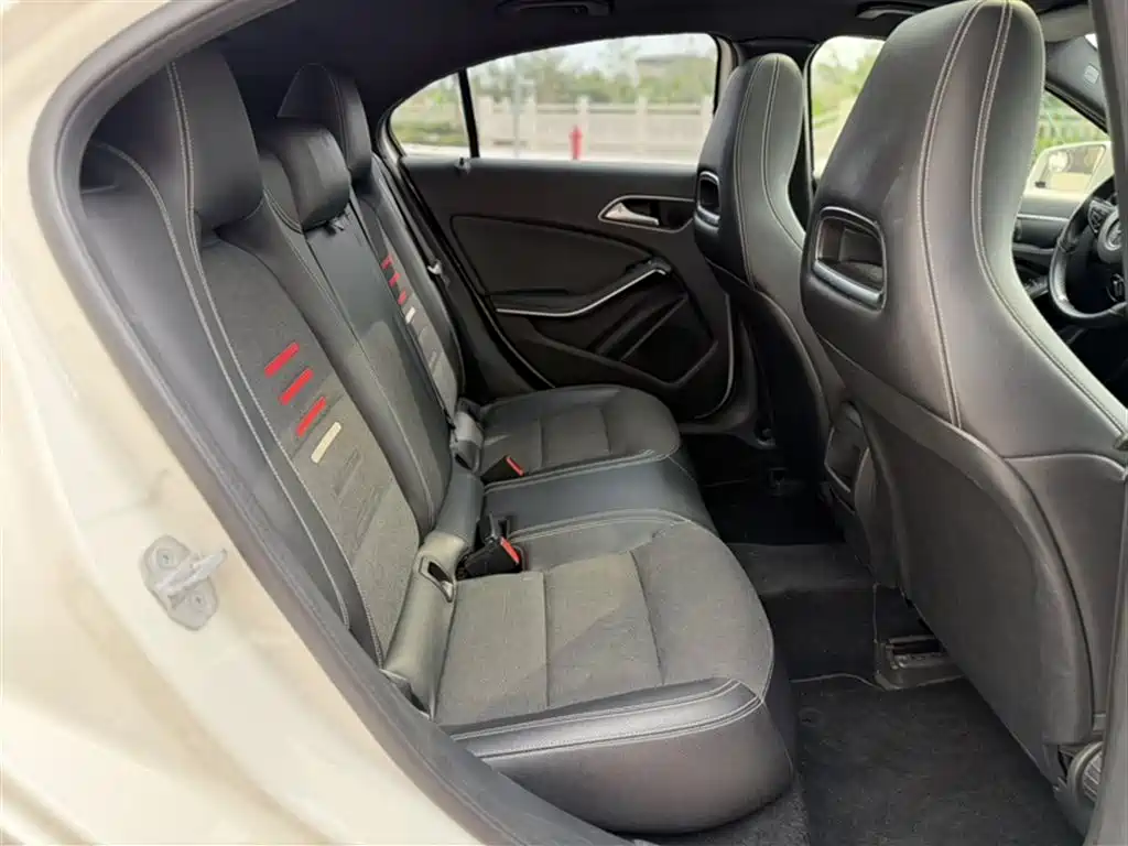 Mercedes-Benz A-Class 2017 — фото 12