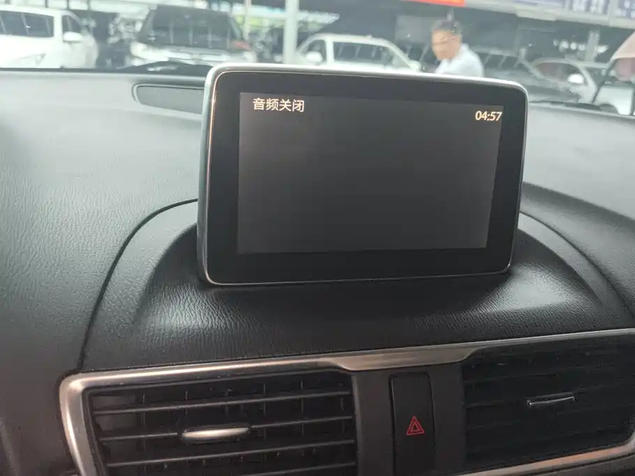 Mazda 3 Axela 2015 — фото 13