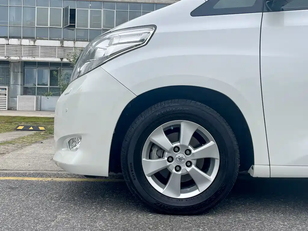 Toyota Alphard 2011 — фото 22